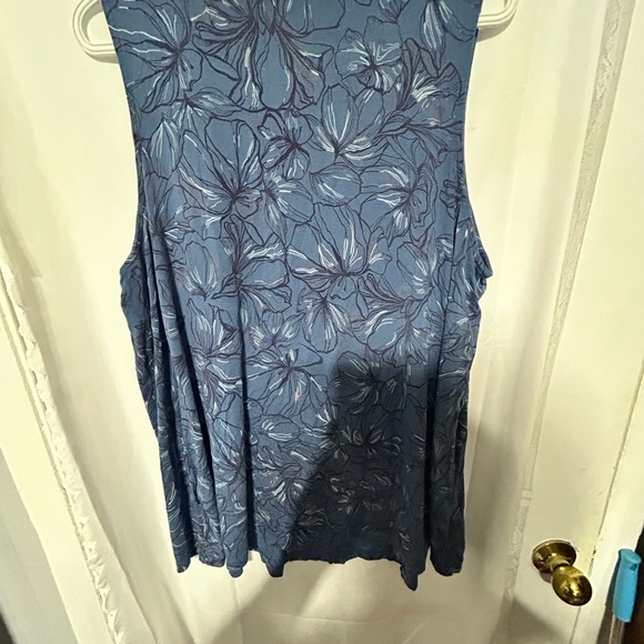 Addition Elle Blue Floral Tank Top 2x- nice and flowy- new or like new - Picture 7 of 9